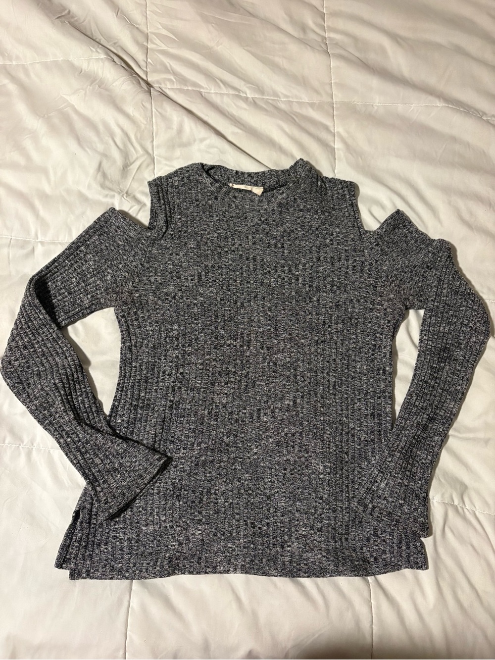 Cold-Shoulder Ribbed Crewneck Sweater in Charcoal Gray